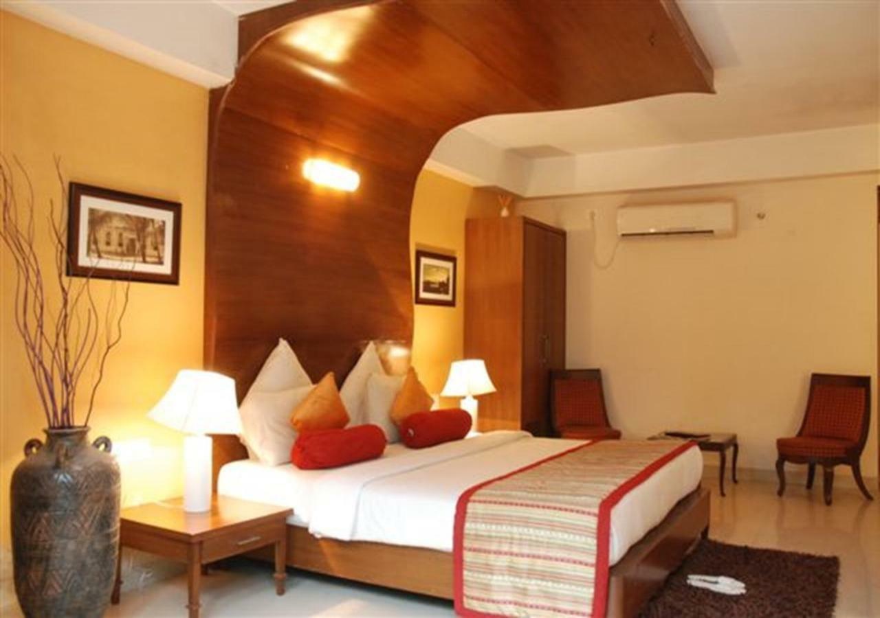 Tangerine Boutique 3*
